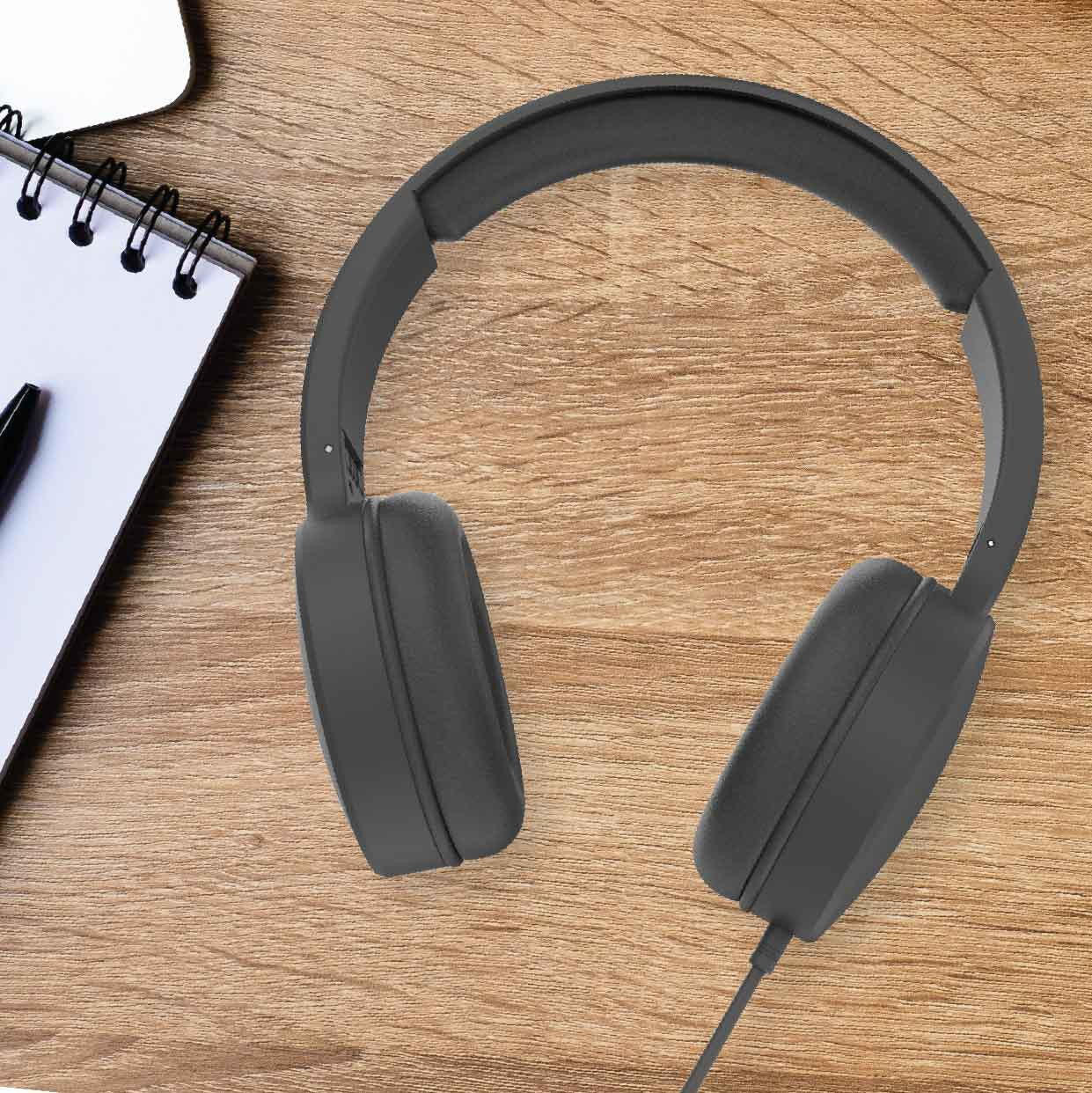 Wired Headphones with 40mm Drivers Black