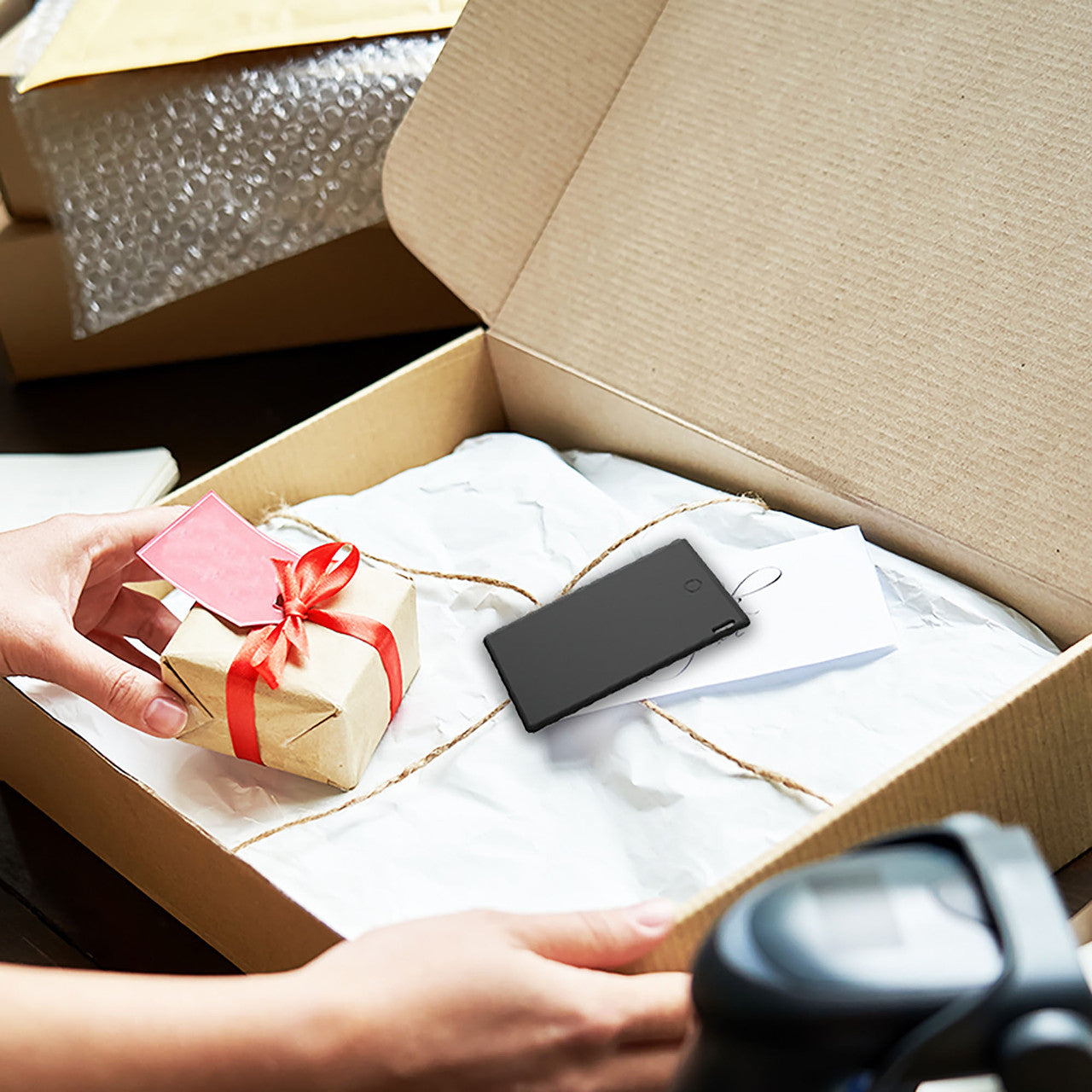 Ultra Slim Smart Card with Wireless Charging