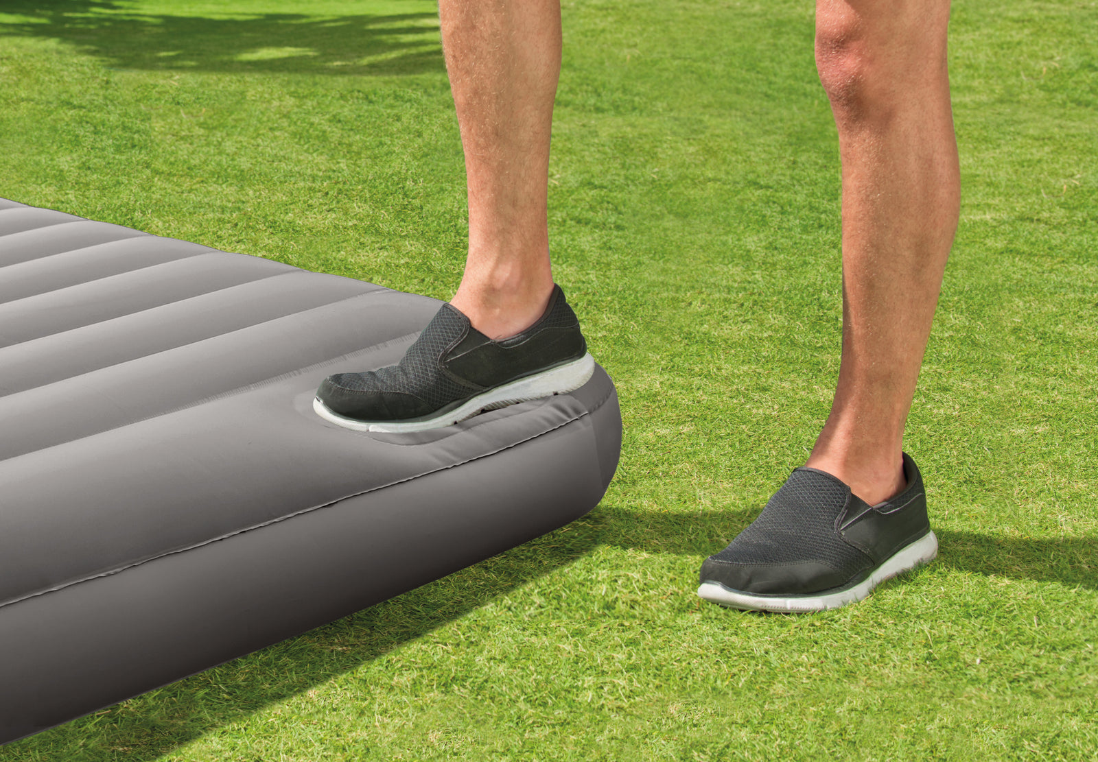 Single (Twin) Classic Airbed With Built in Pump 64761