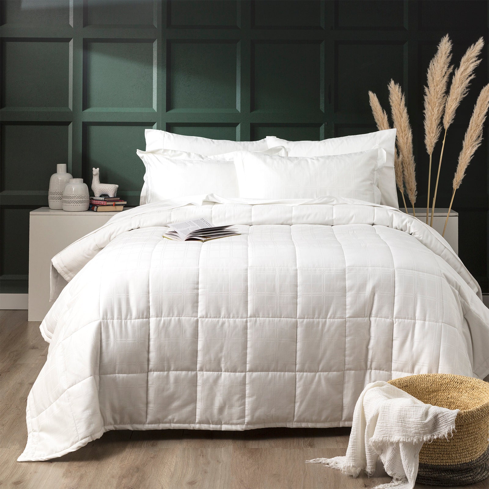 Willow 500 TC Cotton Jacquard White Comforter Set   Queen