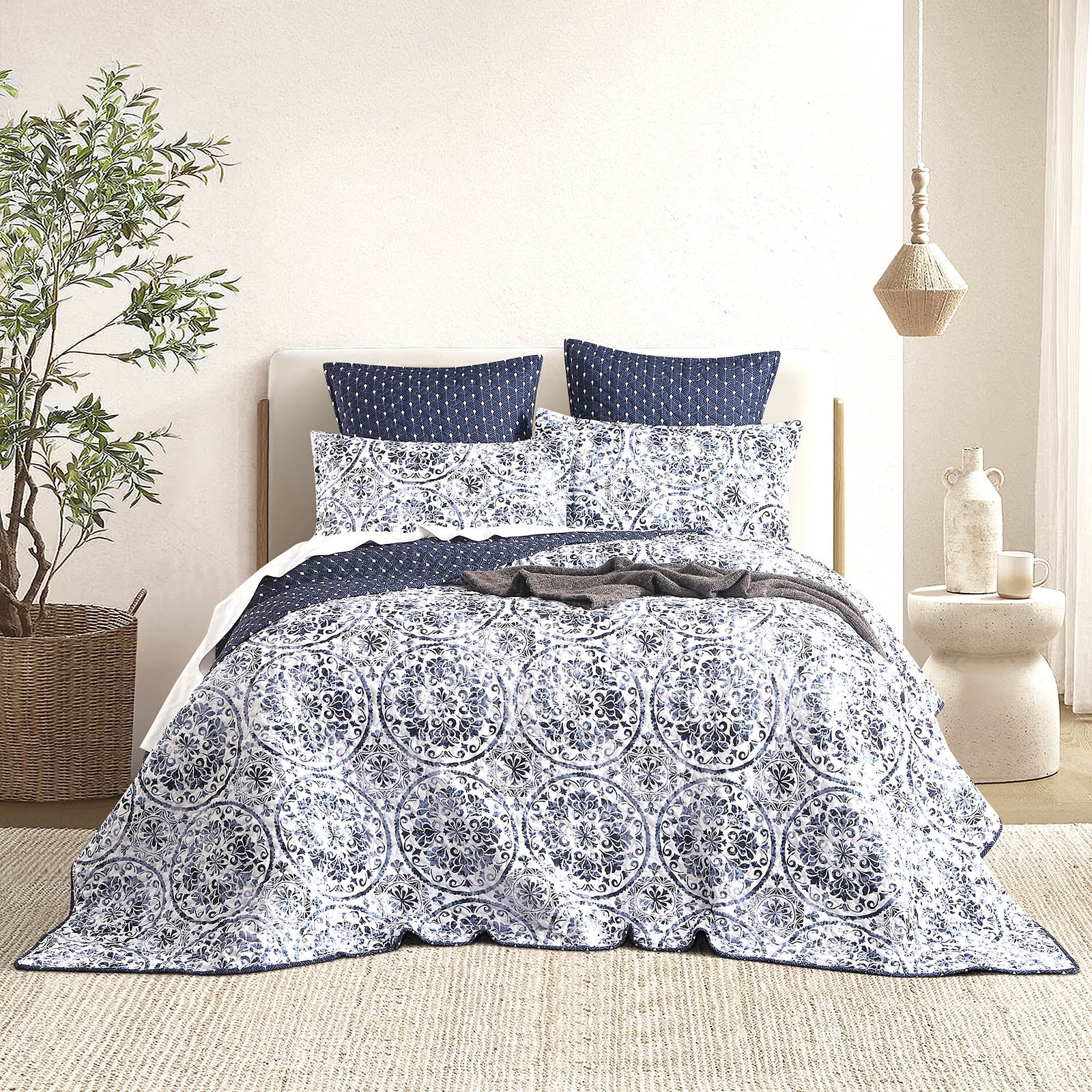 Delos Quilted Reversible Queen/King Coverlet Set