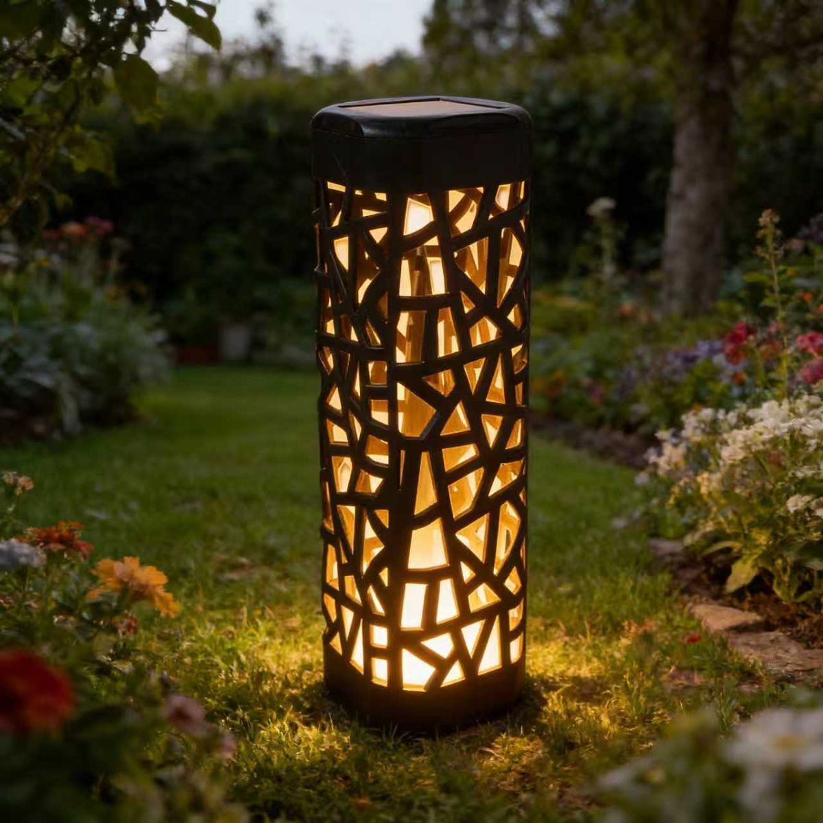 solar garden lights, outdoor waterproof lights, warm white LED pathway lights, automatic dusk to dawn lights, landscape lighting, lawn lights, patio lights, driveway lights, solar stake lights, Australian outdoor lights - White light - Size 6PCS