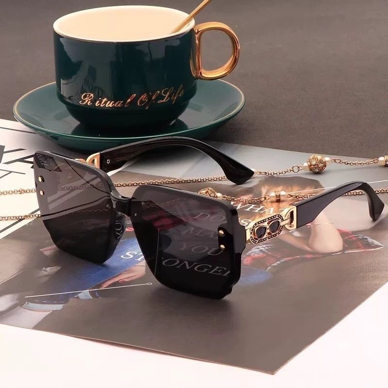 UV400 protective sunglasses can protect against ultraviolet rays and easily control various wearing styles. Cross-border explosions are discounted in a limited time!