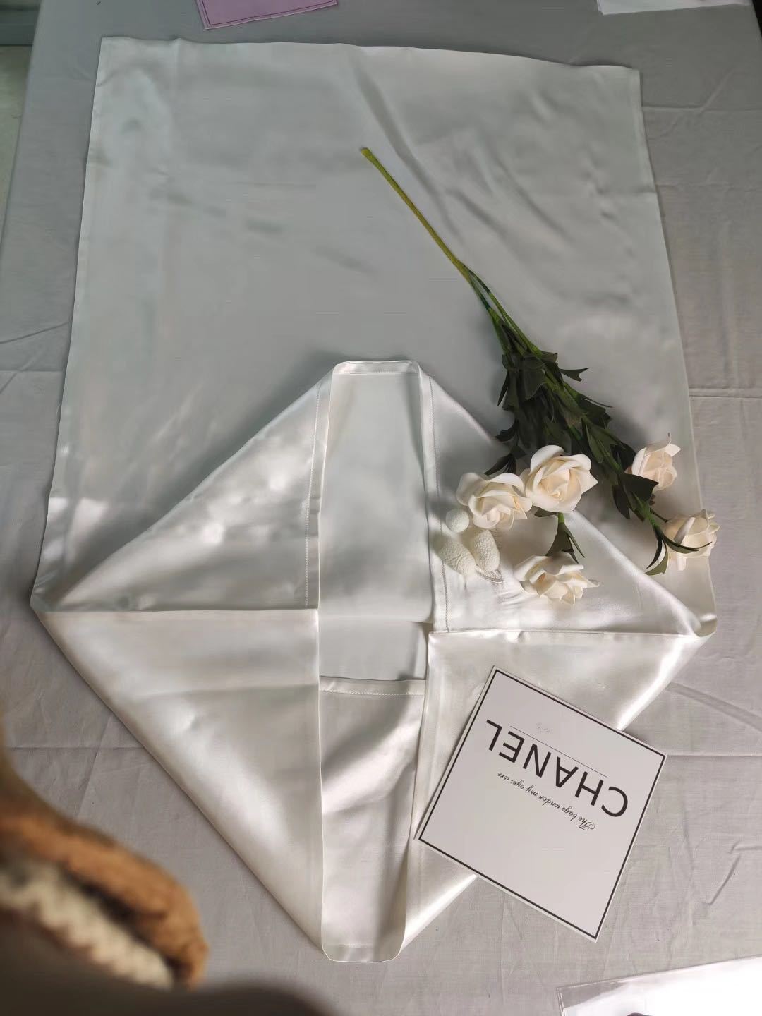 A pair of solid-color silk-like pillowcase pillowcase and envelope pillow (white)