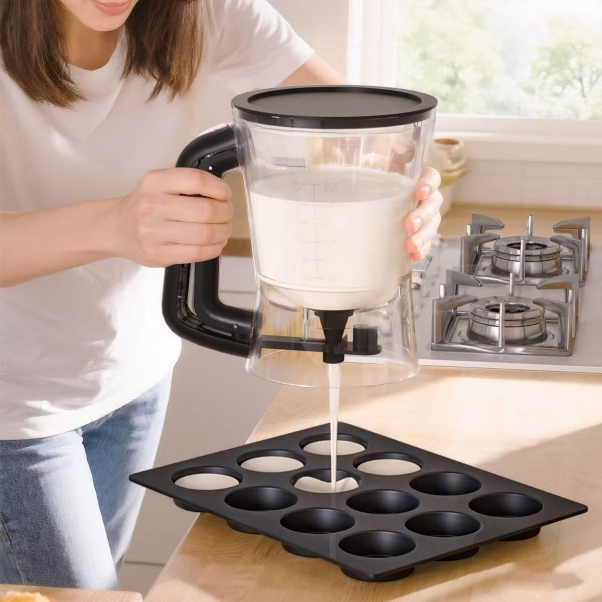 Handheld Batter Dispenser with Measuring Cup, PP Cake Waffle Pancake Batter Separator, DIY Baking Tool.(black)