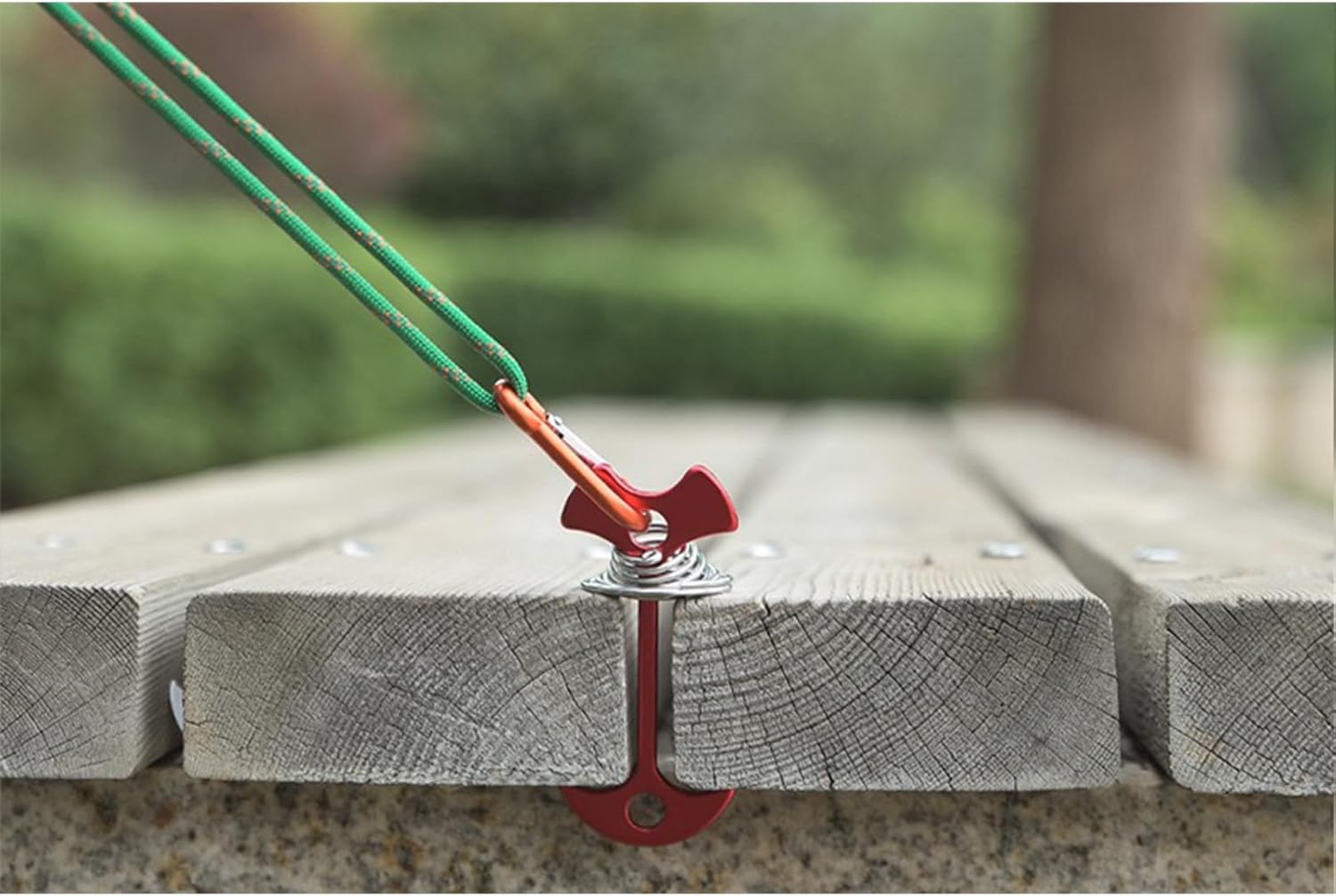 10 Pcs Fishbone Tent Stakes with Carabiners ， Aluminum Alloy & Stainless Steel Windproof Anchors with Carabiners， Deck Spring Tensioner for Camping Canopy, Hiking Gear，Essential for Mountain Climbing
