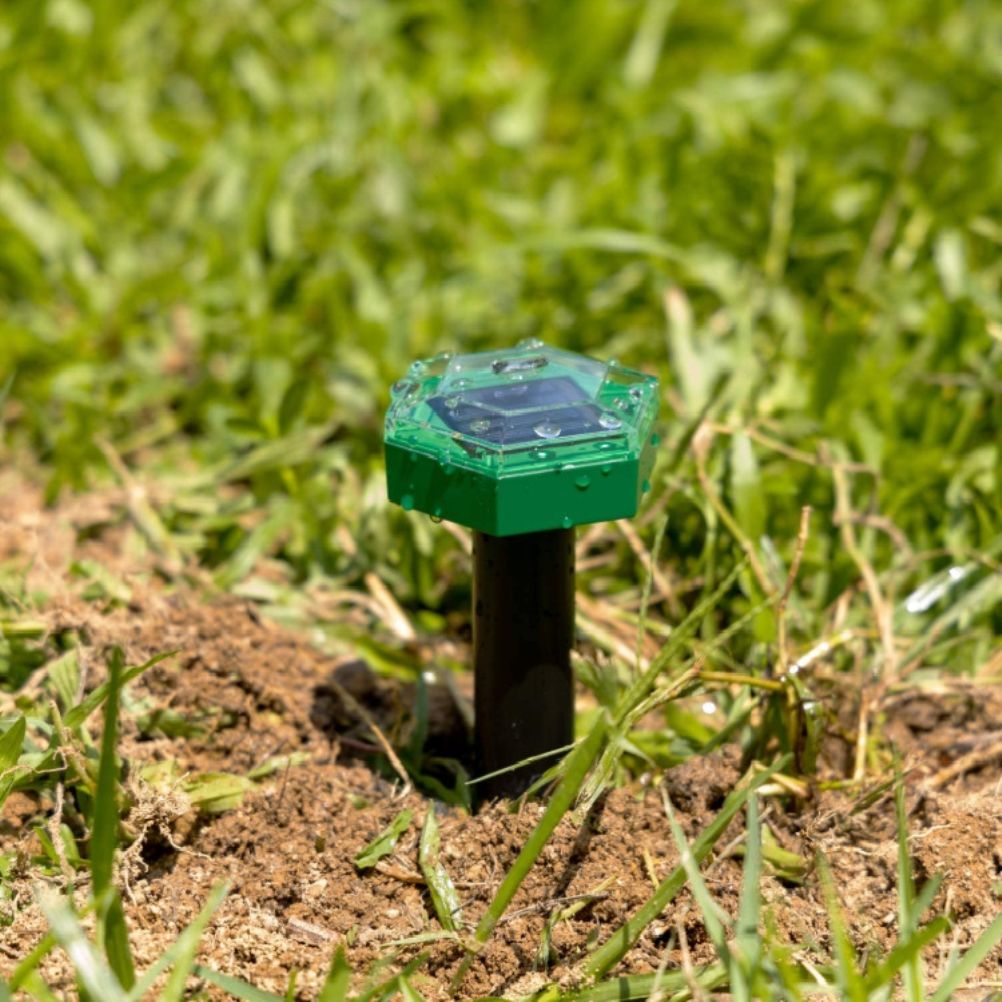 4Pcs Solar Mole Repellent Ultrasonic Outdoor Waterproof Sonic Deterrent Mole Stopper Rodent Gopher Chaser for Lawn Garden Yard Home