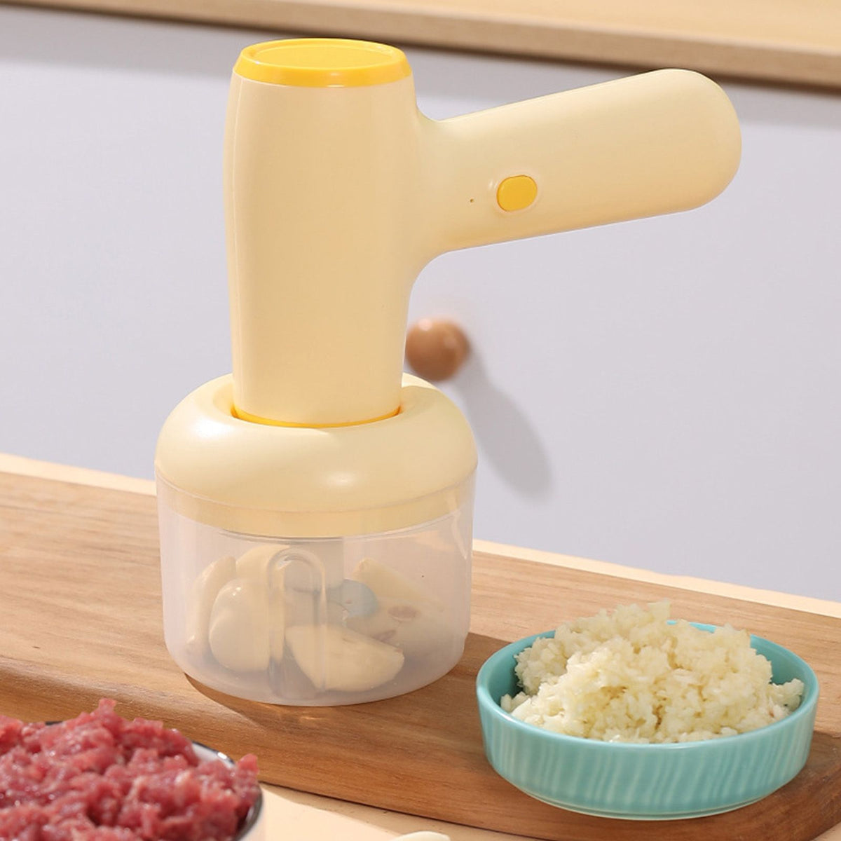 Multifunctional Portable Cordless Vegetable Processor Processor Electric Garlic Chili Celery Meat Food Processor with Egg and Cream Whisk