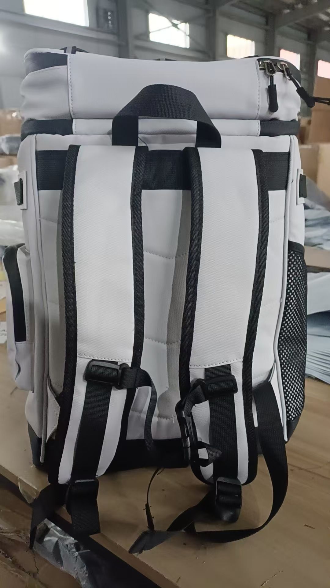 Large Capacity 30L Insulated Cooler Backpack Leakproof Waterproof Thermal Bag for Outdoor Picnic Camping Beach Fishing Travel Hiking and Day Trips (LightGrey)