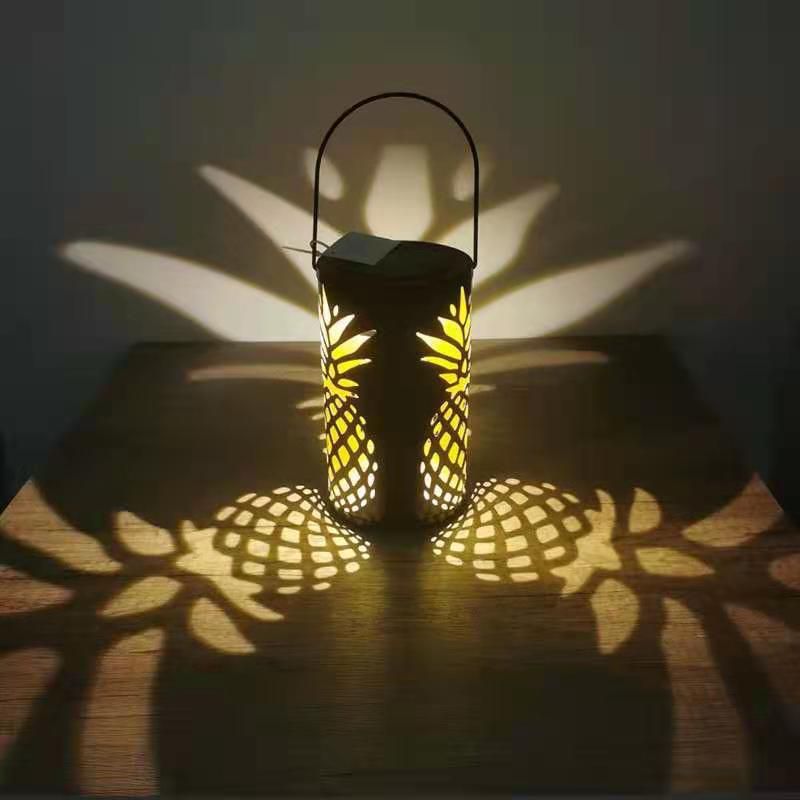 Solar Lantern Lights Outdoor Metal Hanging Solar Lights Retro Pineapple Pattern Projection Lamp for Porch Garden Outdoor Decor