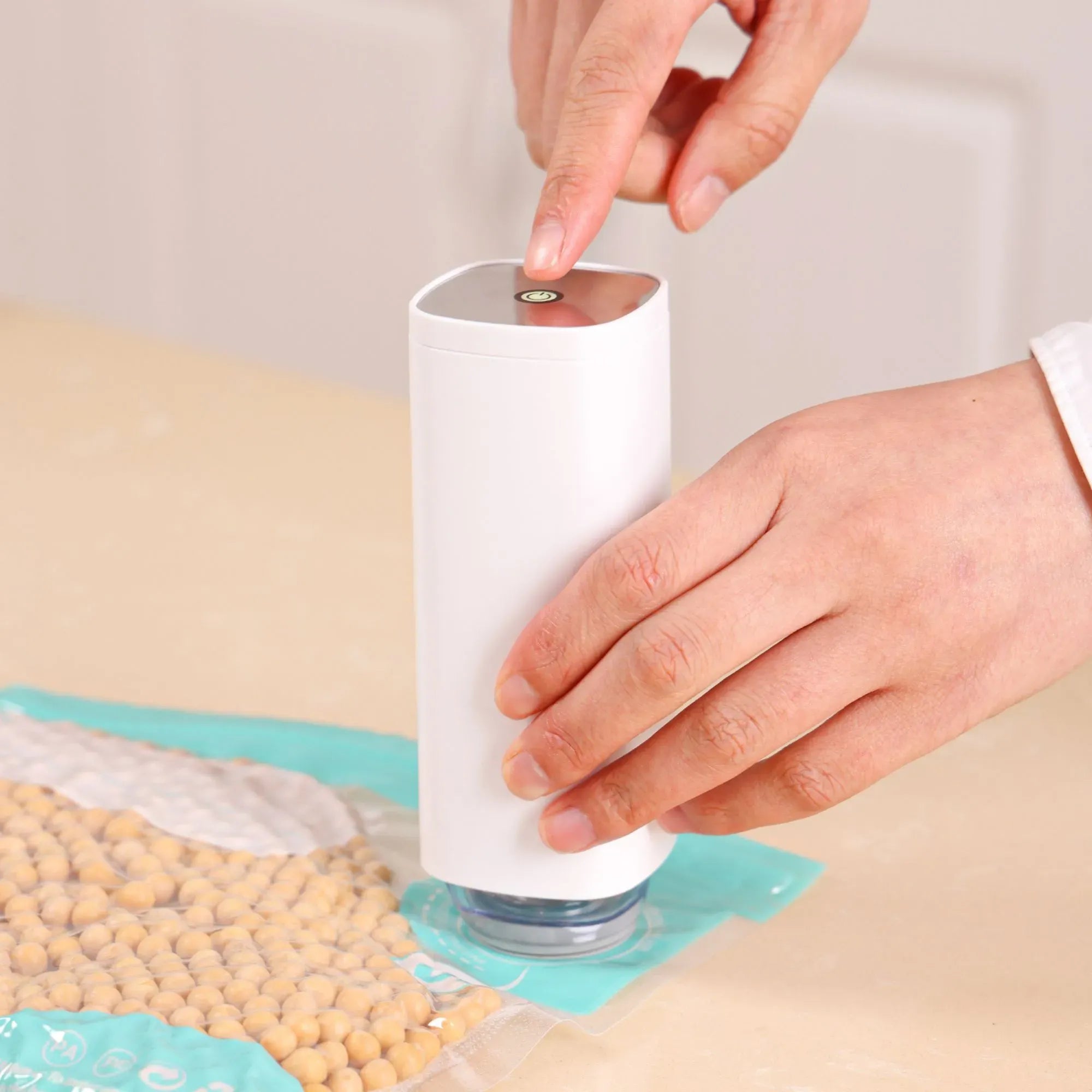 Automatic Vacuum Sealer Kit - 10 Reusable Bags - White - Food Vacuum Set