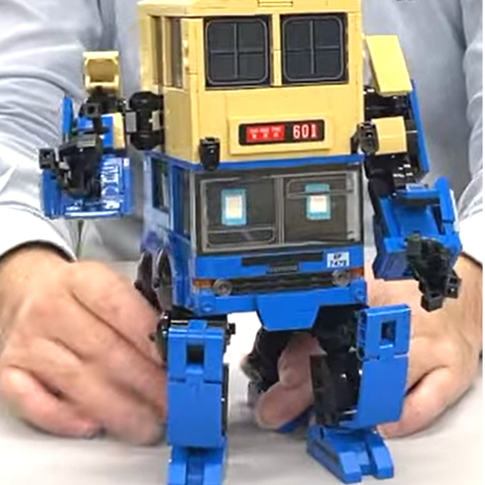 Hong Kong Machines Robot Bus Dennis Building Block Set 786pcs 14+