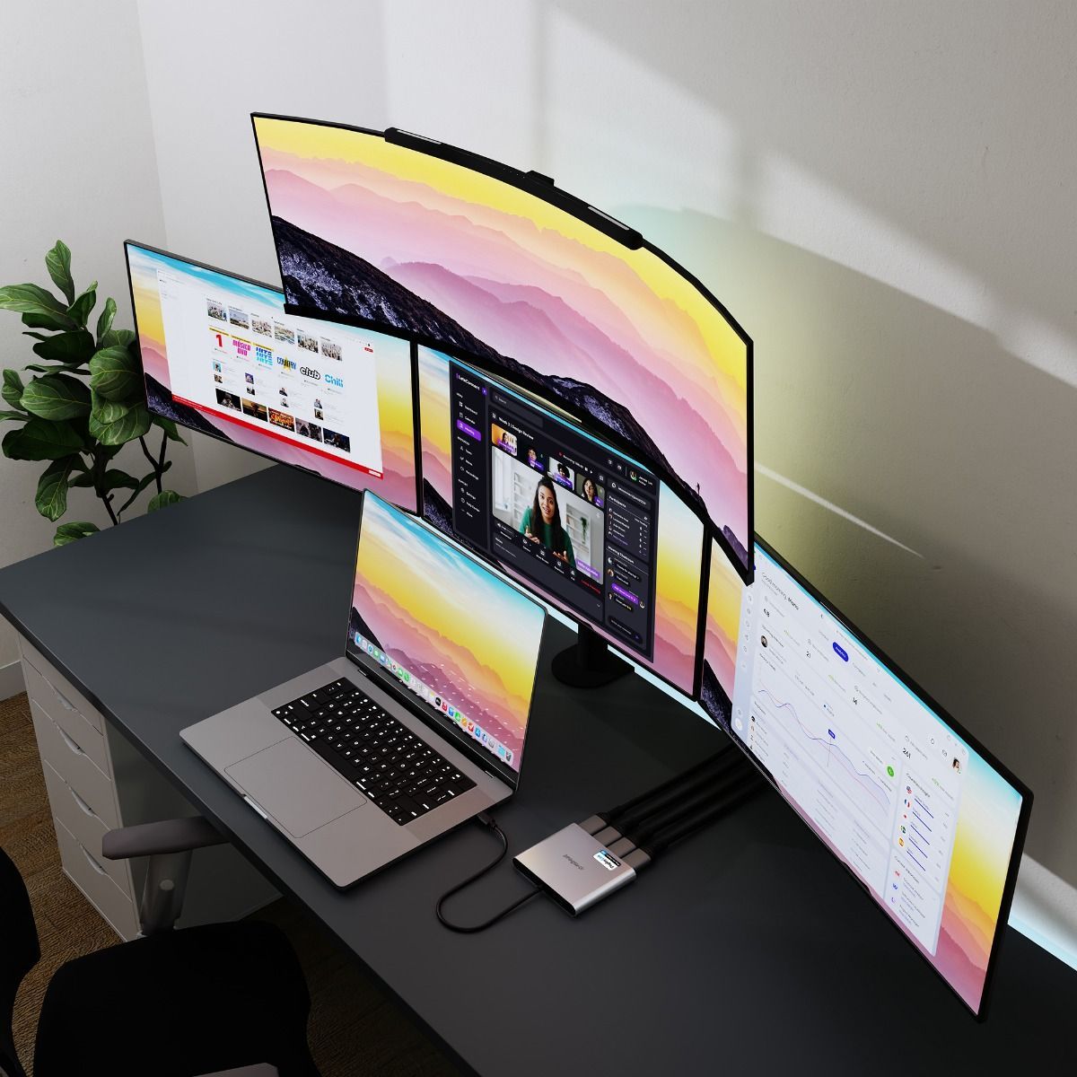 USB-C Quad 4K HDMI DisplayLink® Adapter with PD Pass-through