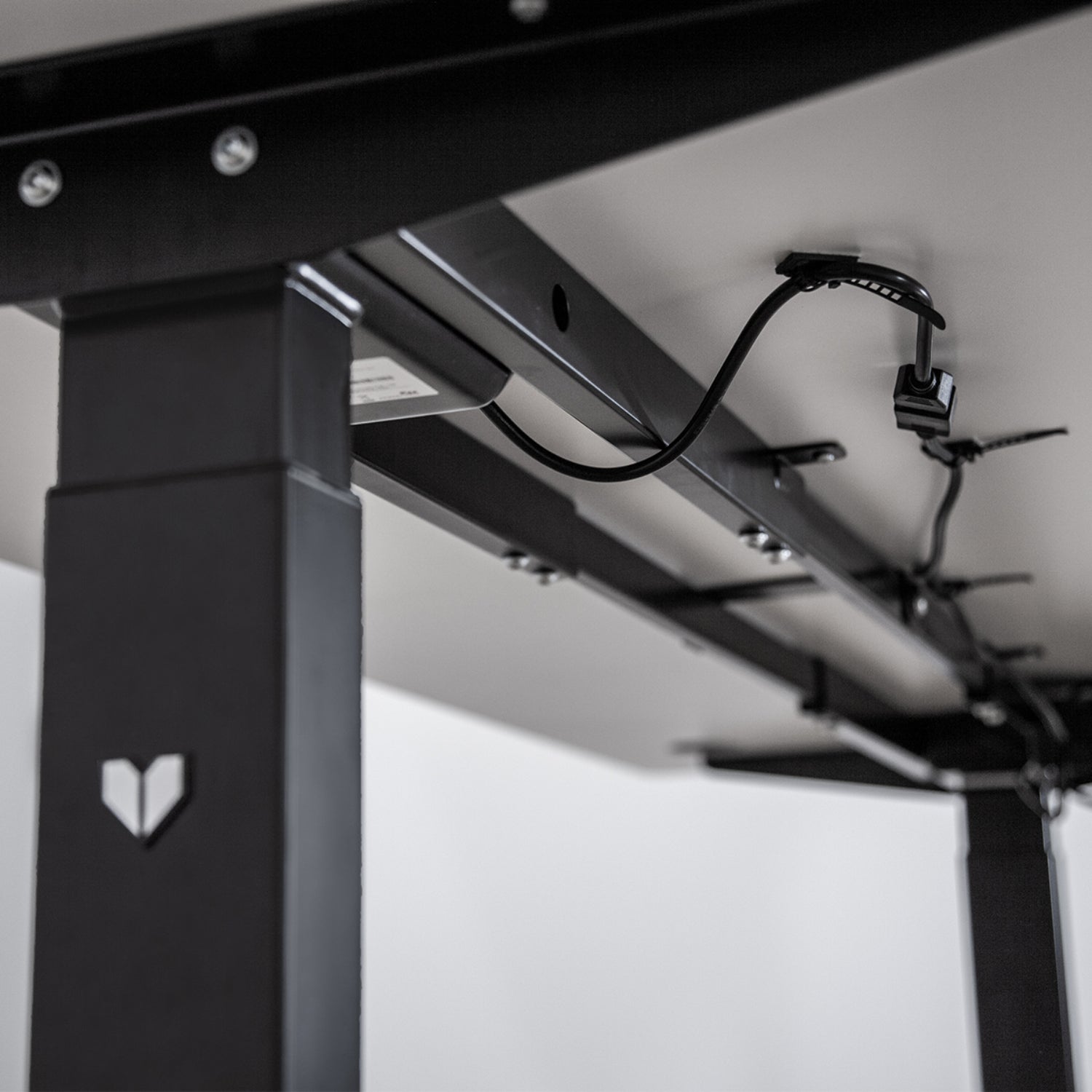 ErgoDesk AUTO Series Automatic Standing Desk 150cm in White & Black