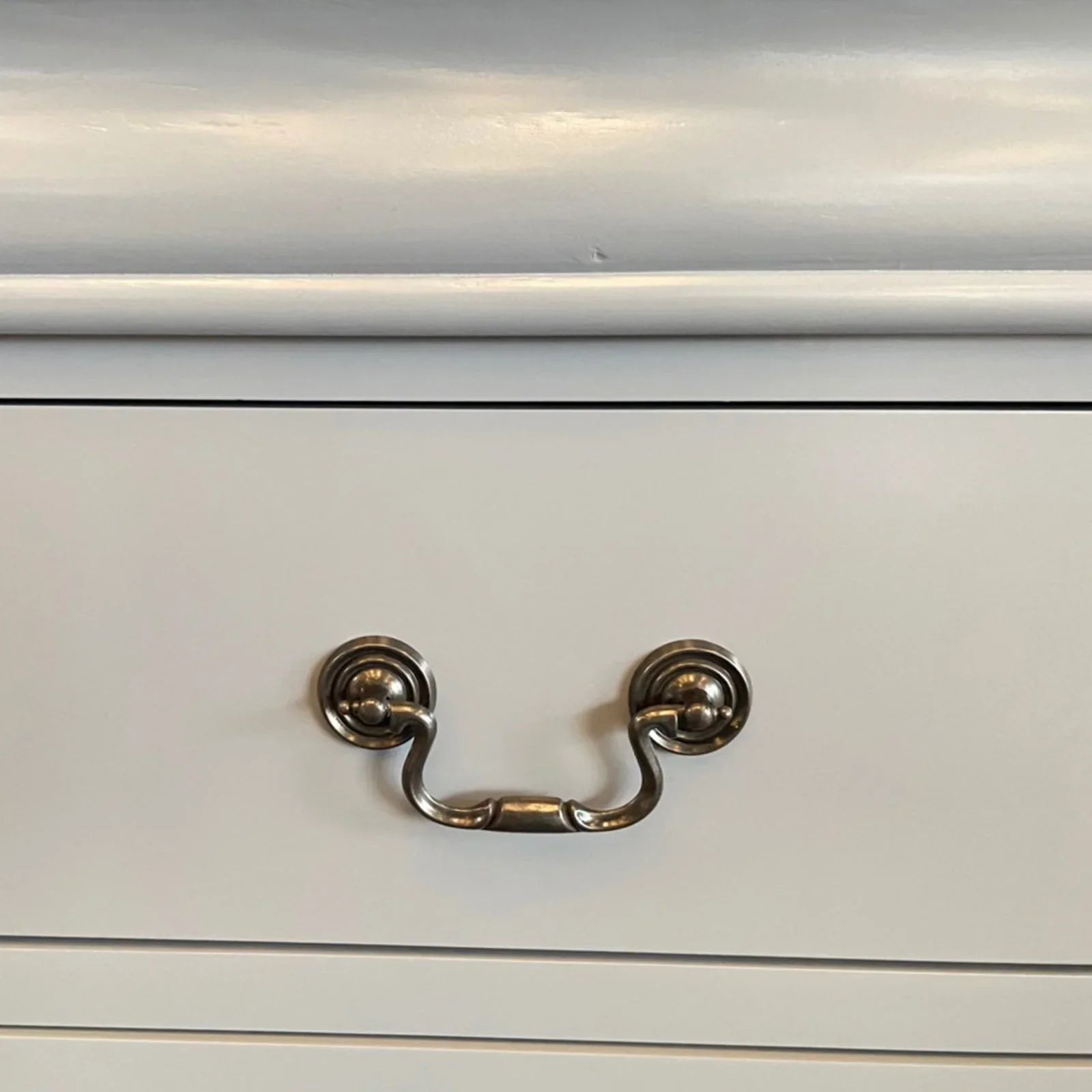 Dressing Chest with 6 Storage Drawers in Solid Wooden Mirror Metal Handles Grey Colour