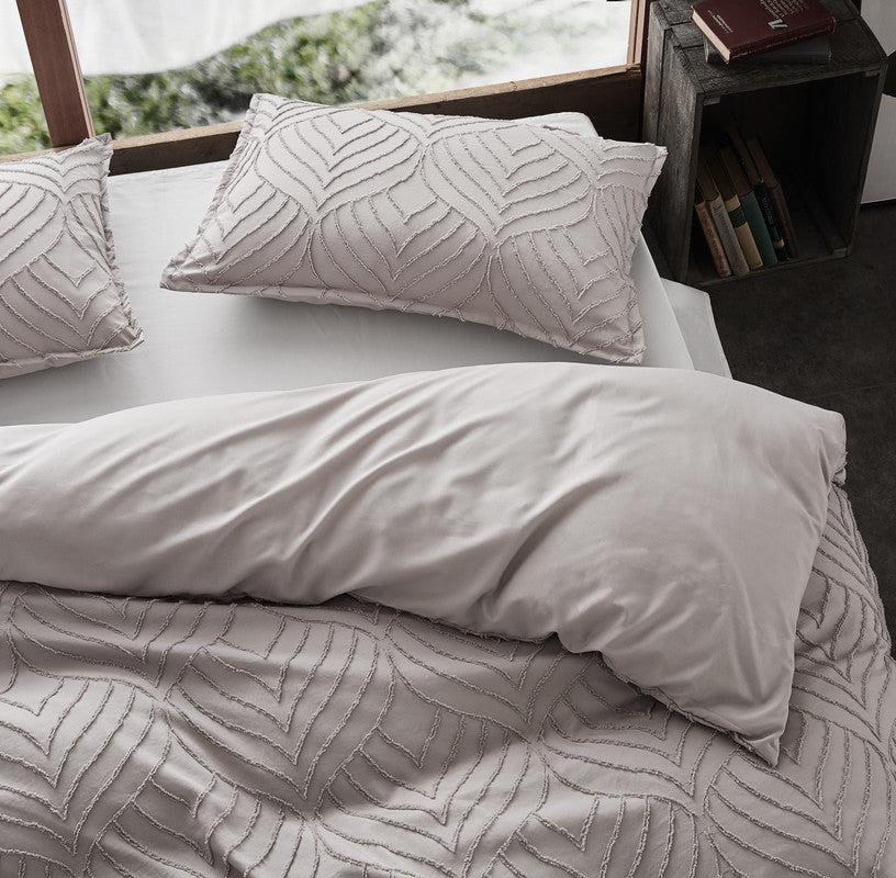 100% Premium Tufted Microfibre Quilt Cover Set - Ultra-Soft, Durable Embroidery Bedding Comforter Set - Machine Washable & Zipper Closure - Beige - Queen