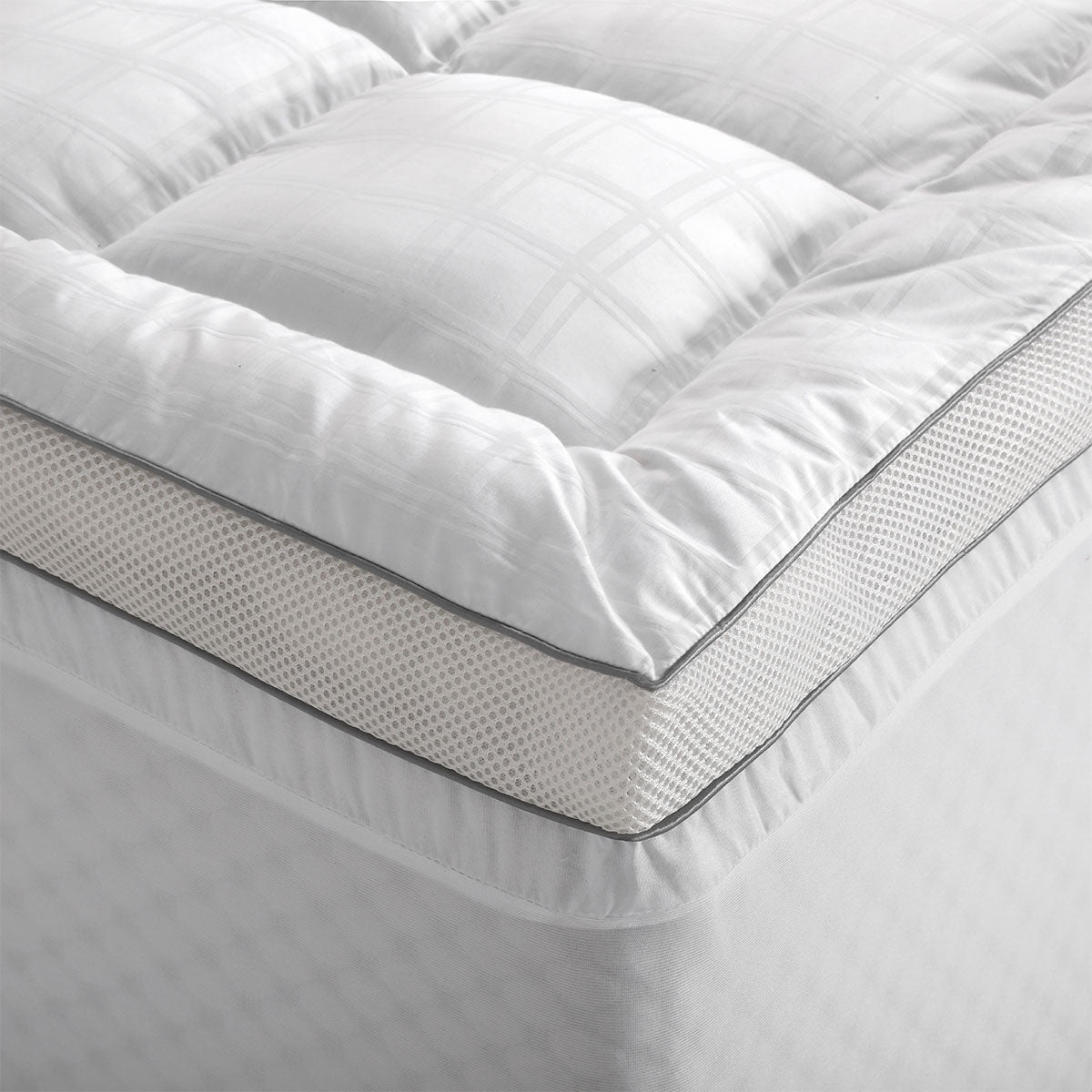 Deluxe Hotel Mattress Topper Queen