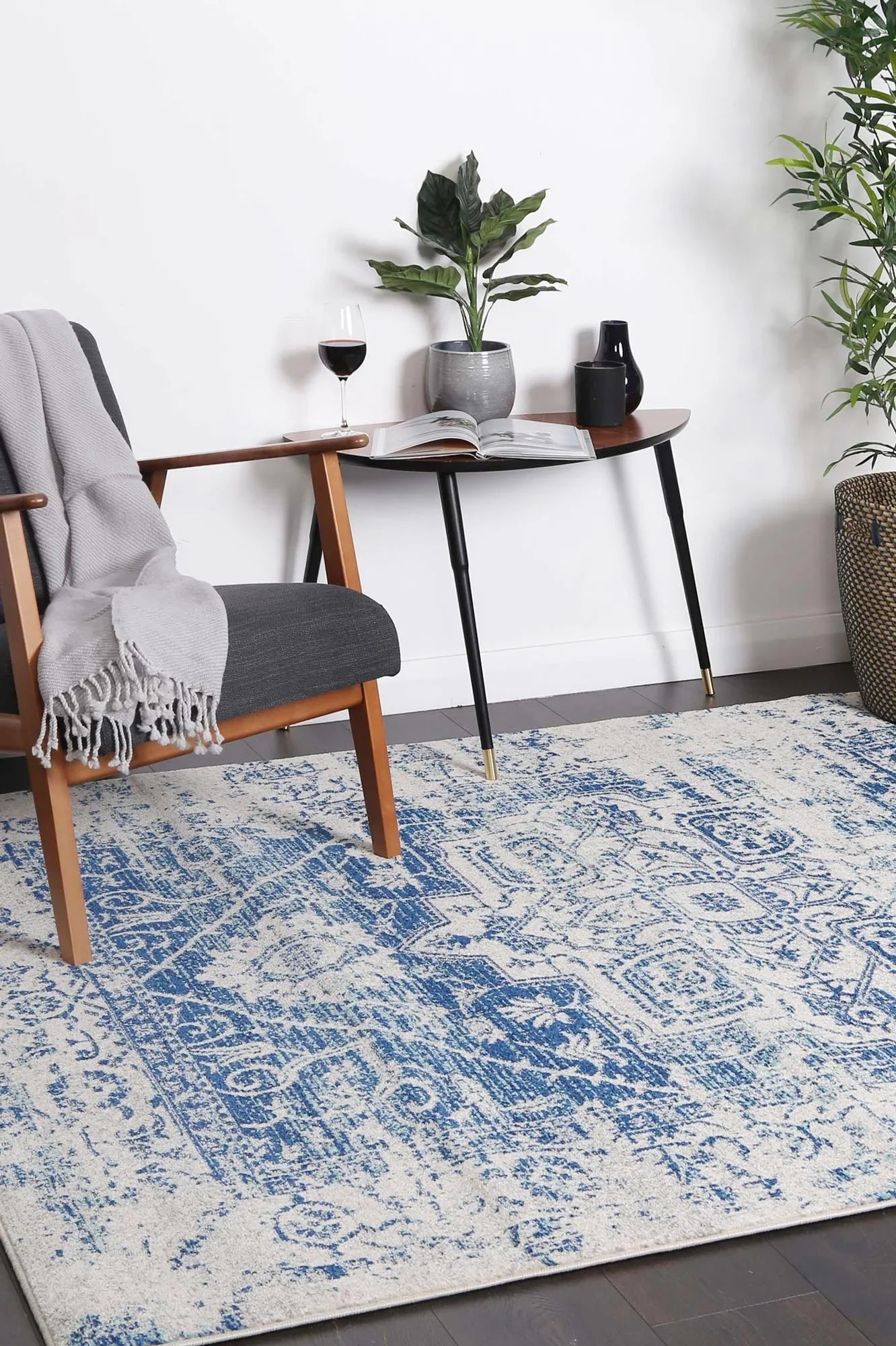 Transitional Distressed Rug – Erased‑Weave Design, Easy‑Care Polypropylene 160x230