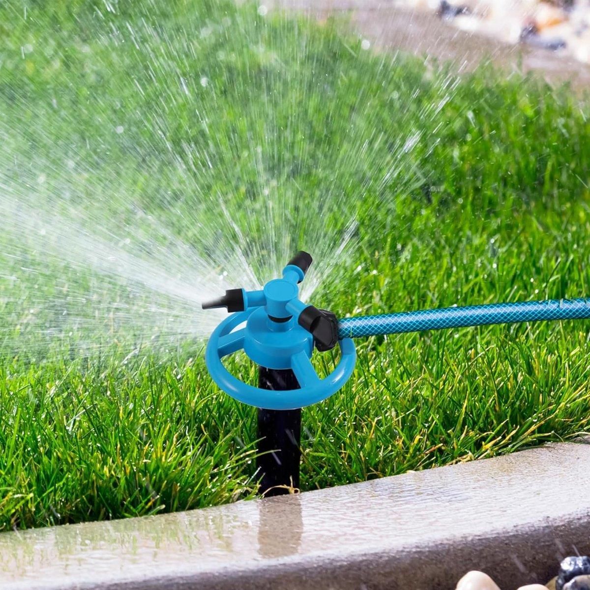 Small Disc Sprinkler 360 Degree Rotating Garden Sprayer Three Prong Spray Water - Blue