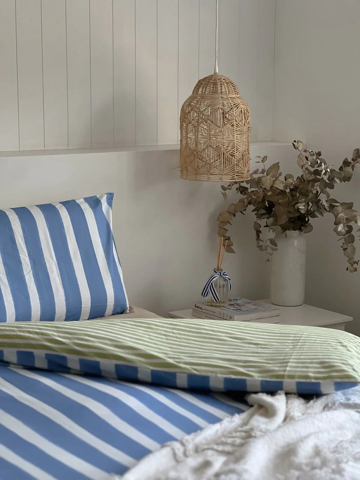 100% Cotton Duvet Quilt Cover Set w/ 2 Pillow Cases in Reversible Blue/Green/White Stripe - Super King