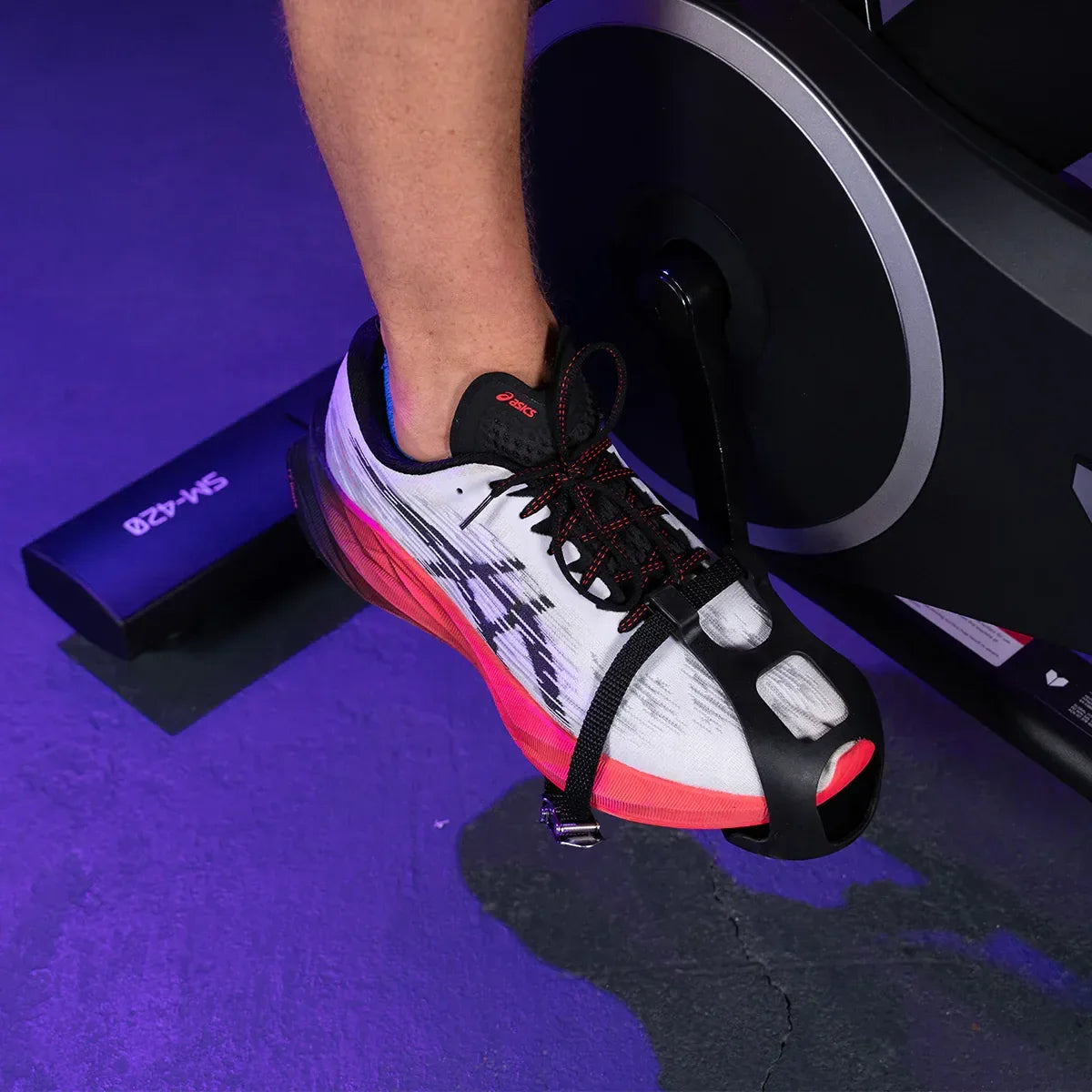 SM-420 Spin Bike with Automatic Magnetic Resistance