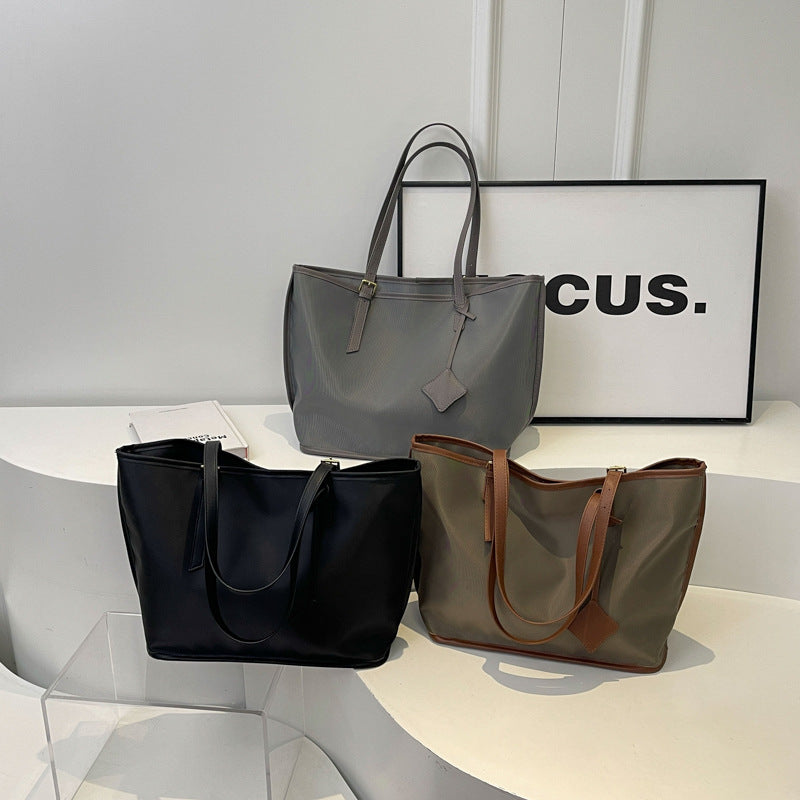 Black New Large Capacity Tote Bag  Simple, Versatile Handbag for Casual Outings, Lightweight and Stylish