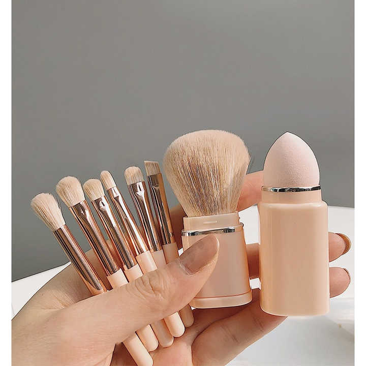 White 8-in-1 Retractable Mini Makeup Brush Set with Protective Cover  Compact Design for Travel and On-the-Go Touchups
