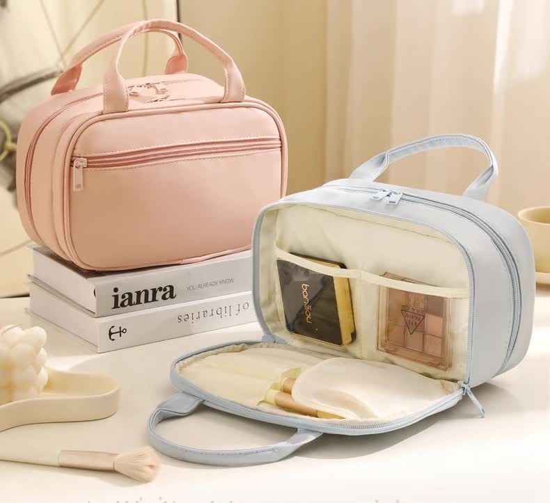 Blue Premium PU Leather Portable Makeup Bag - Large Capacity Waterproof Travel Cosmetic OrganizerCosmetics are shooting props, not included