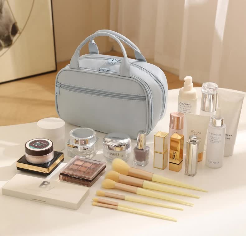 Green Premium PU Leather Portable Makeup Bag - Large Capacity Waterproof Travel Cosmetic OrganizerCosmetics are shooting props, not included