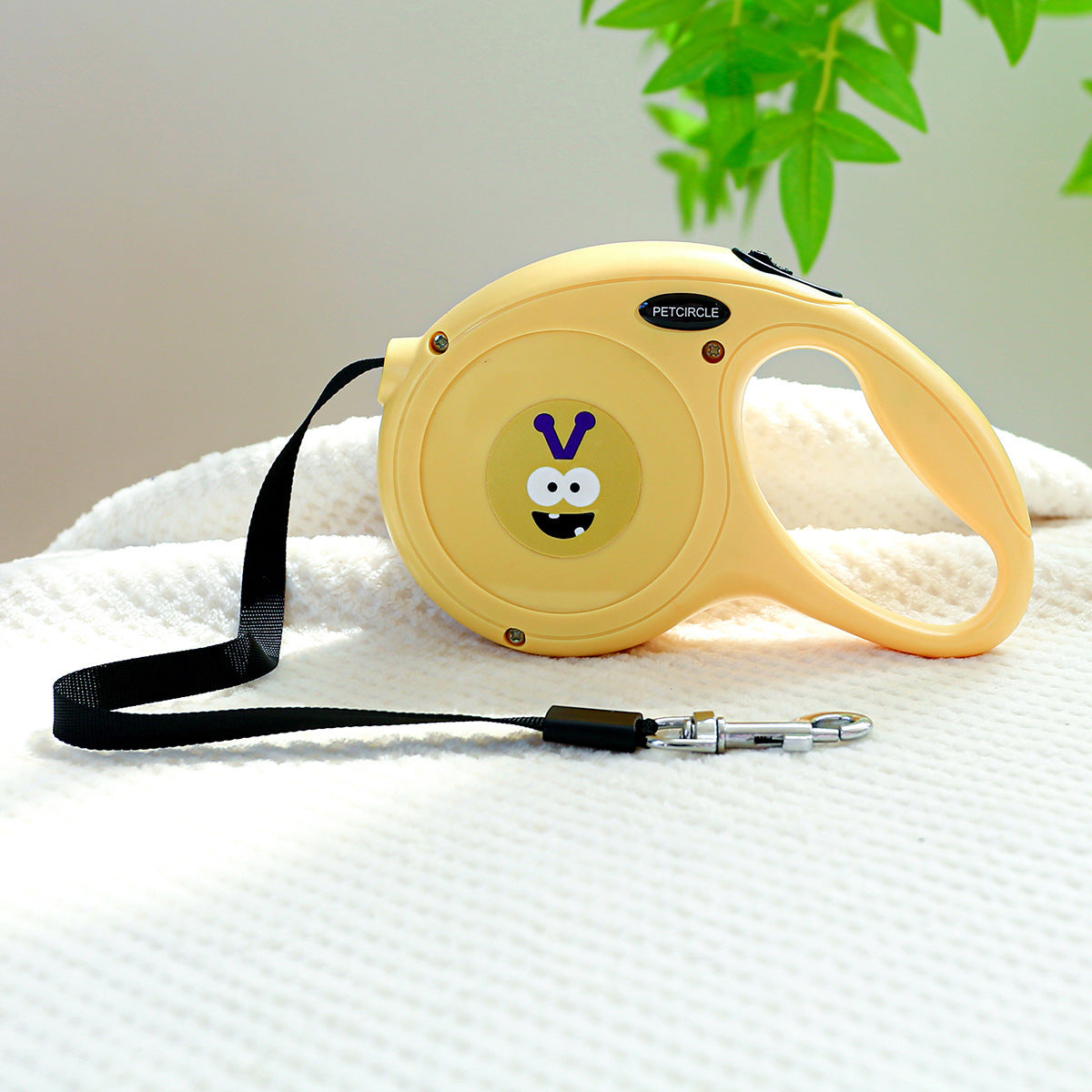 Yellow Monster 5m Cartoon Retractable Dog Leash for Golden Retriever & Poodle Puppies - Durable, Tangle-Free Pet Walking Essential