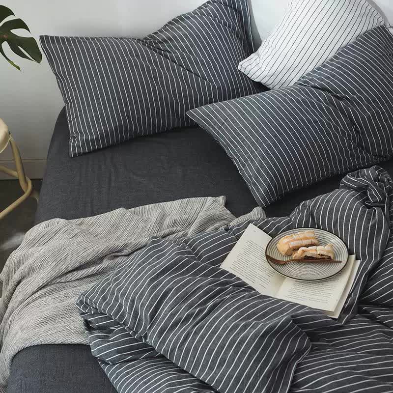 Black Stripes Three-Piece Bedding Set - Comfortable Polyester with Adjustable Corner Straps Quilt Cover 230*230CM + Pillowcase 51*76CM*2