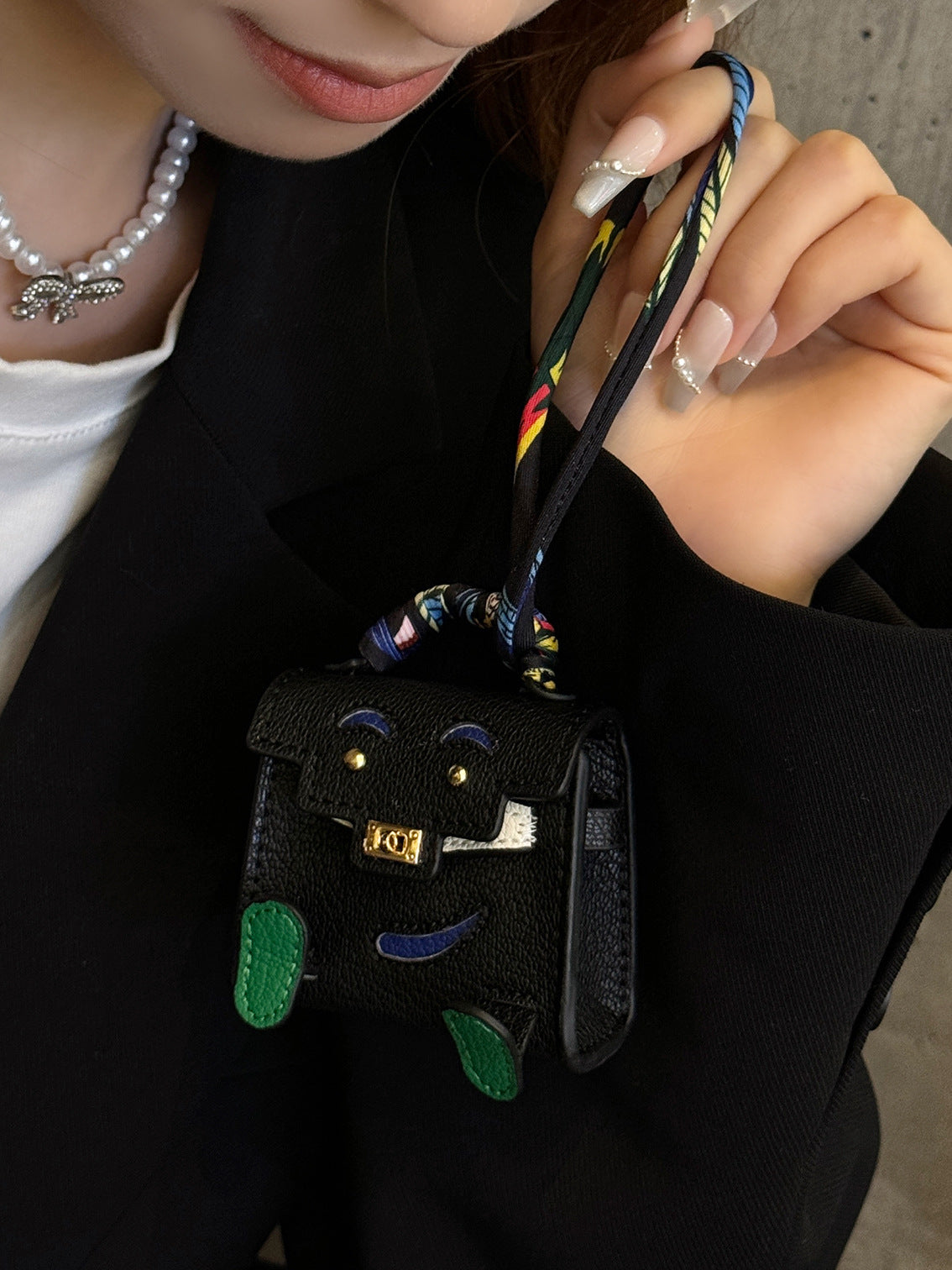 Black Mini Bag Earphone Case - Stylish Keychain Pouch for Headphones