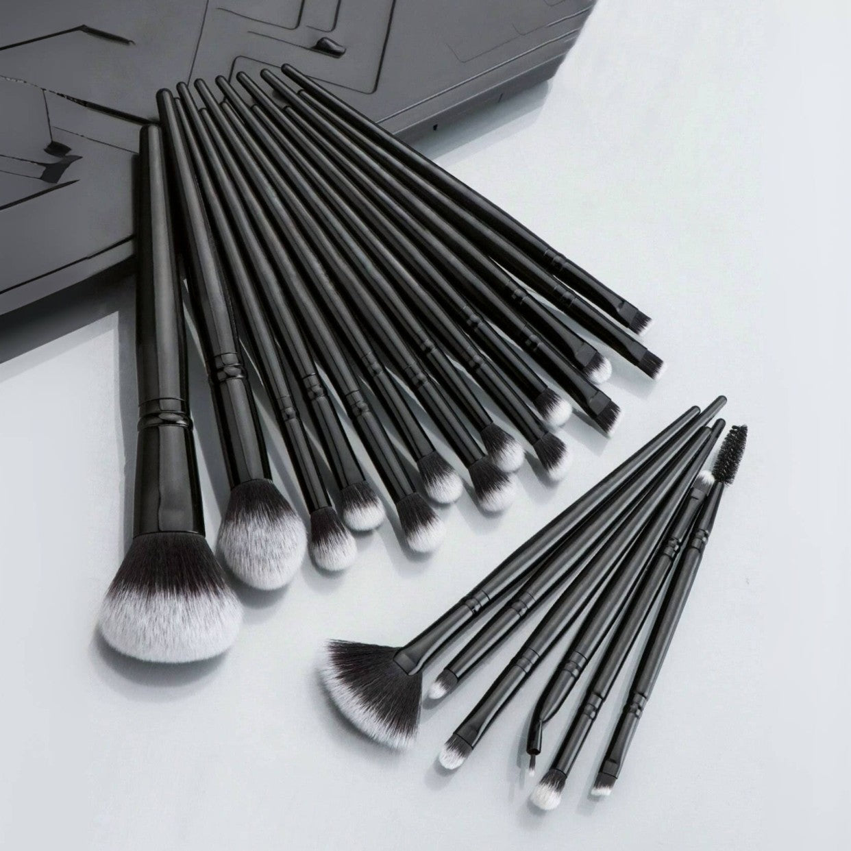 Black Complete 20-Piece Makeup Brush Set with Travel Pouch - Professional Synthetic Face & Eye Brushes Kit