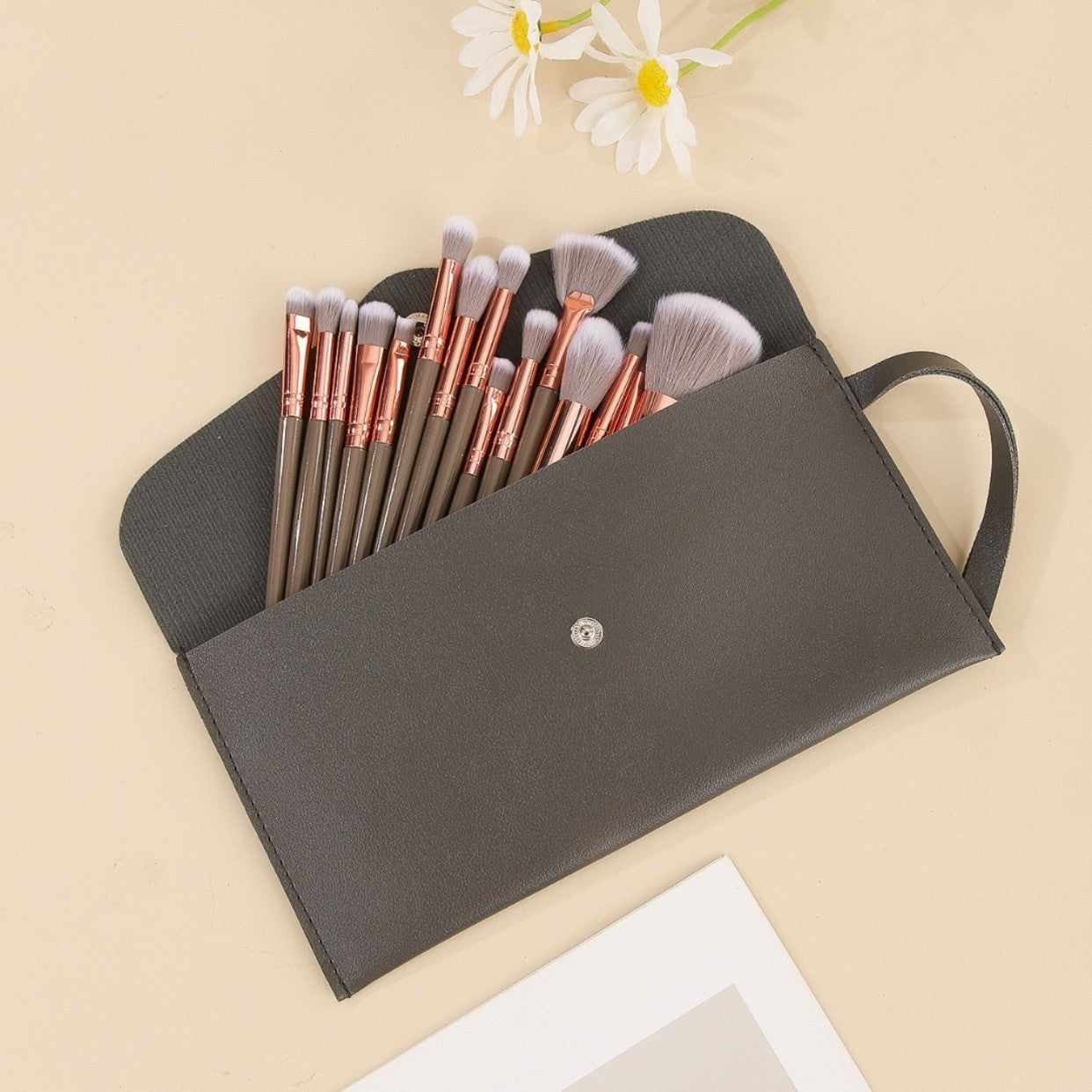 Brown and Glod Complete 20-Piece Makeup Brush Set with Travel Pouch - Professional Synthetic Face & Eye Brushes Kit