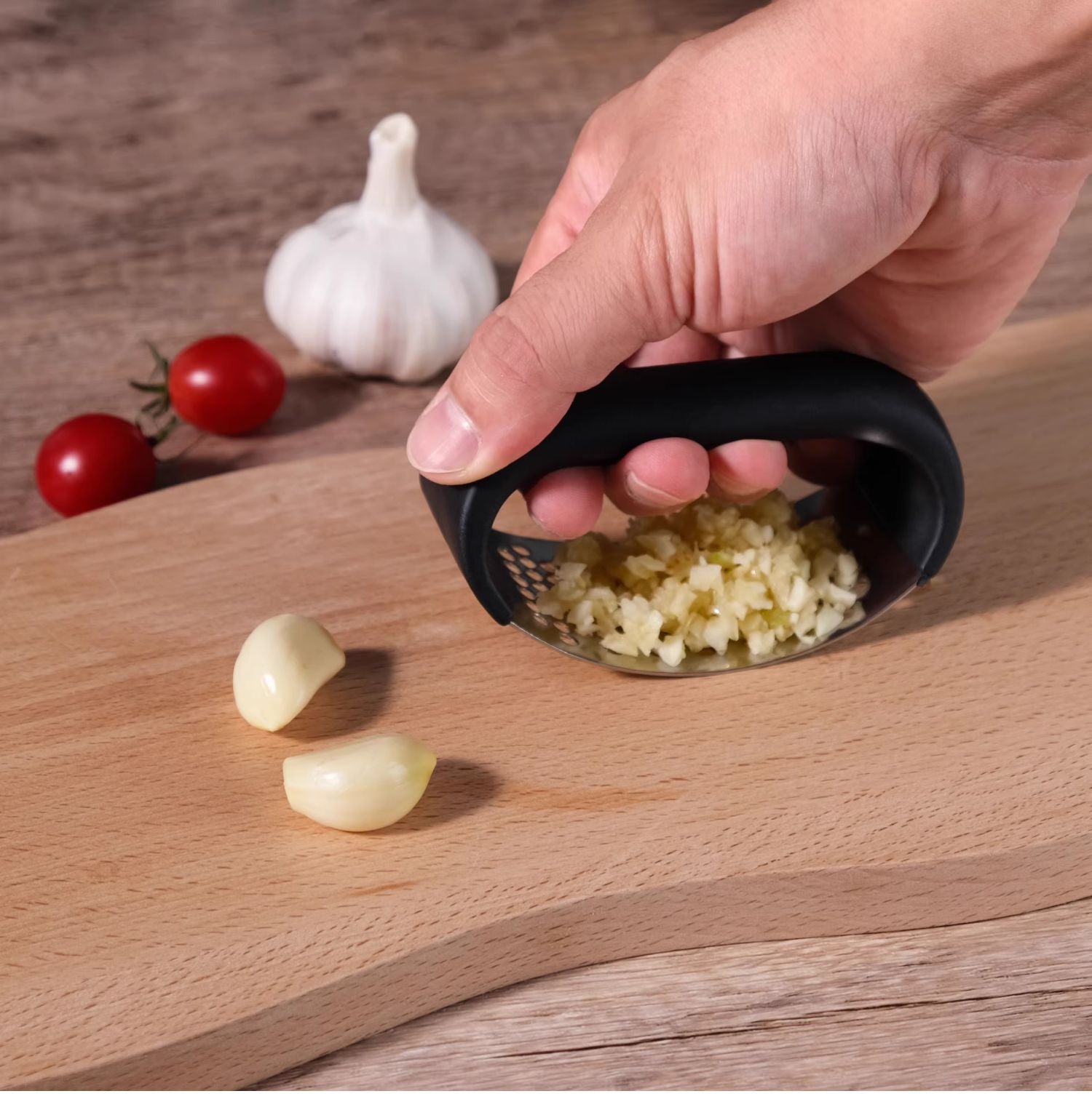 Black Stainless Steel Garlic Press Rocker Ergonomic Garlic Crusher and Ginger Mincer Professional Kitchen Tool