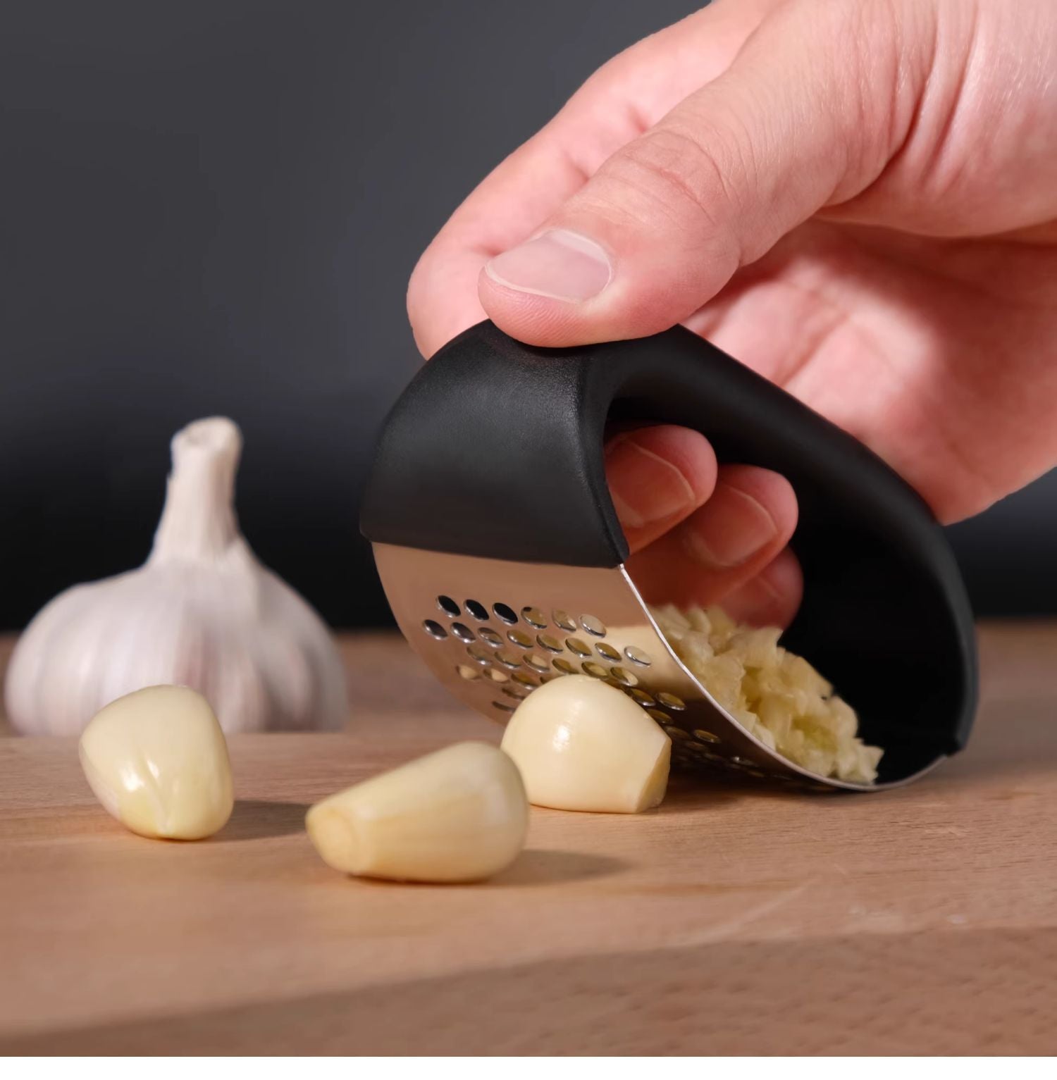 Black Stainless Steel Garlic Press Rocker Ergonomic Garlic Crusher and Ginger Mincer Professional Kitchen Tool