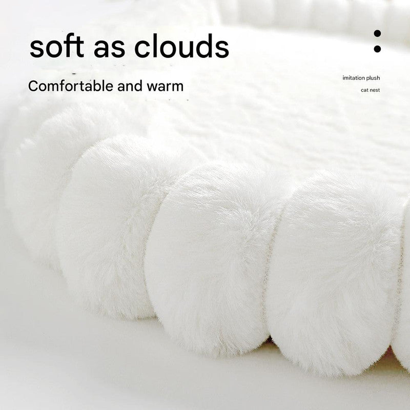 White Plush Cat Window Hammock with Strong Suction Cups, Faux Rabbit Fur Pet Bed for Cats and Small Dogs, Space-Saving Foldable Hanging Cat Perch for Sunbathing and Relaxation