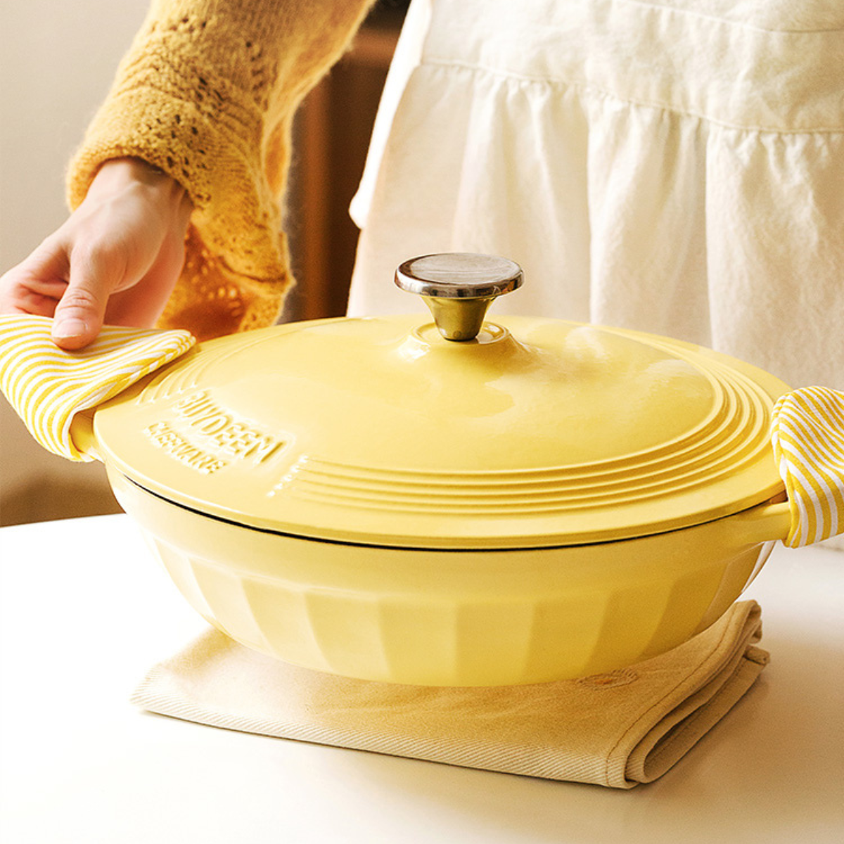 CP581 Enameled Cast Iron Dutch Oven Yellow