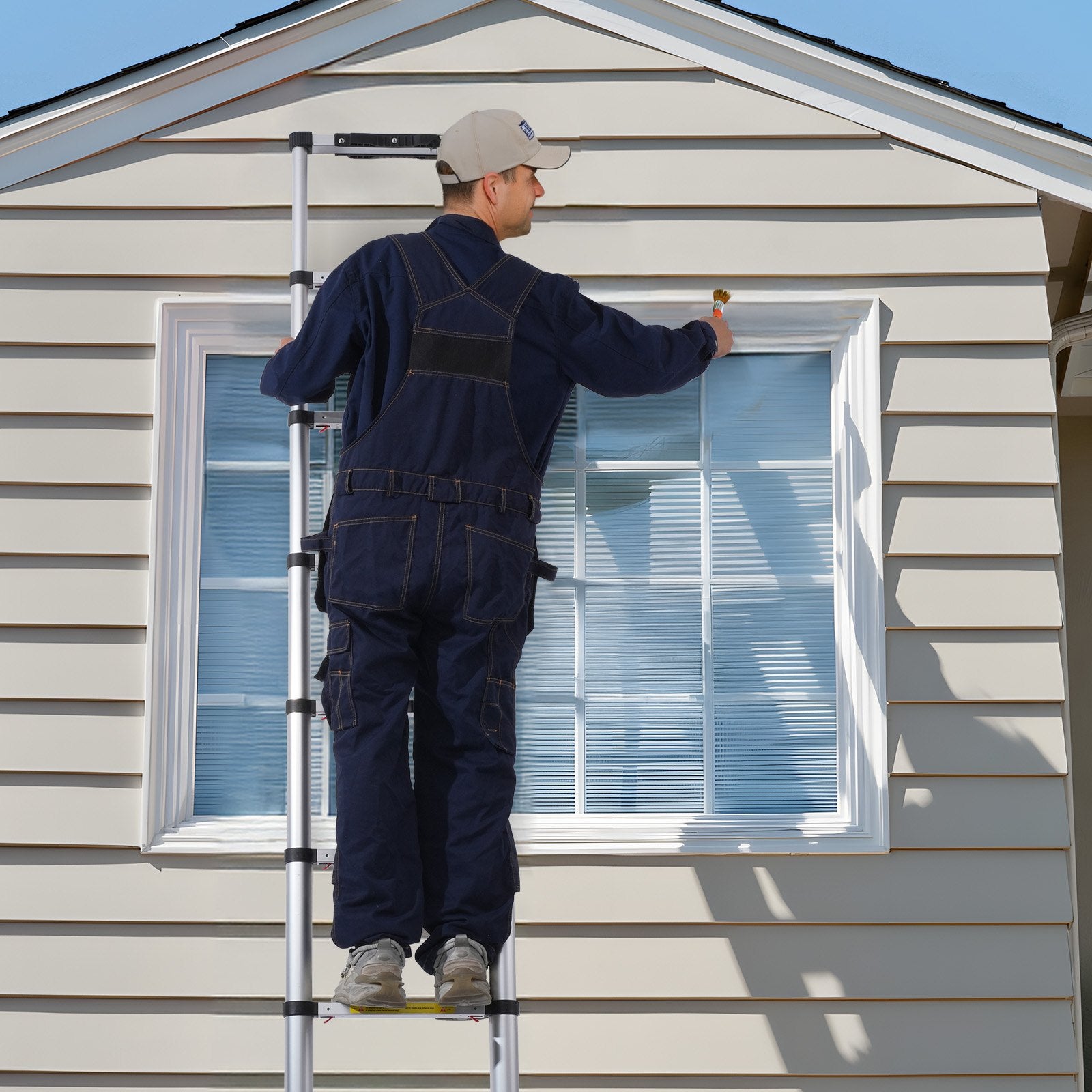 Telescoping Extension Ladder 8.5FT One-button Retraction 375 LBS Capacity