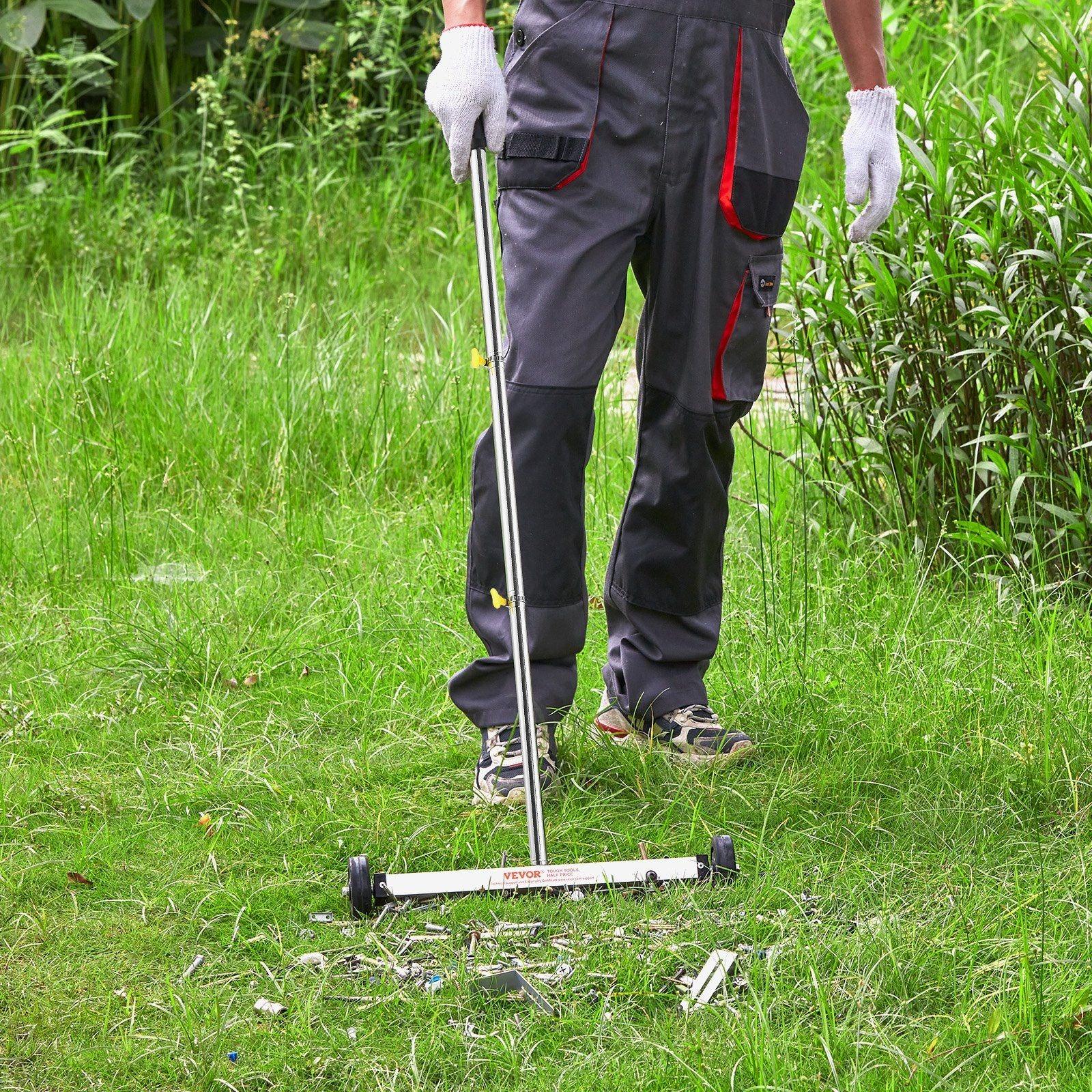 Magnetic Sweeper with Wheels, 43 cm, 4.5 kg Load Capacity, Lightweight Magnetic Pickup Sweeper with Adjustable Handle, Pick Up Nails and Screws, Easy Cleanup for Garages, Roofing Projects
